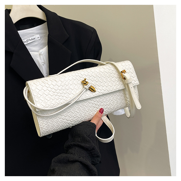 A new cross-border woven pattern single-shoulder crossbody bag with a retro texture, a hand-held baguette bag, and a versatile and elegant evening clutch pic 13