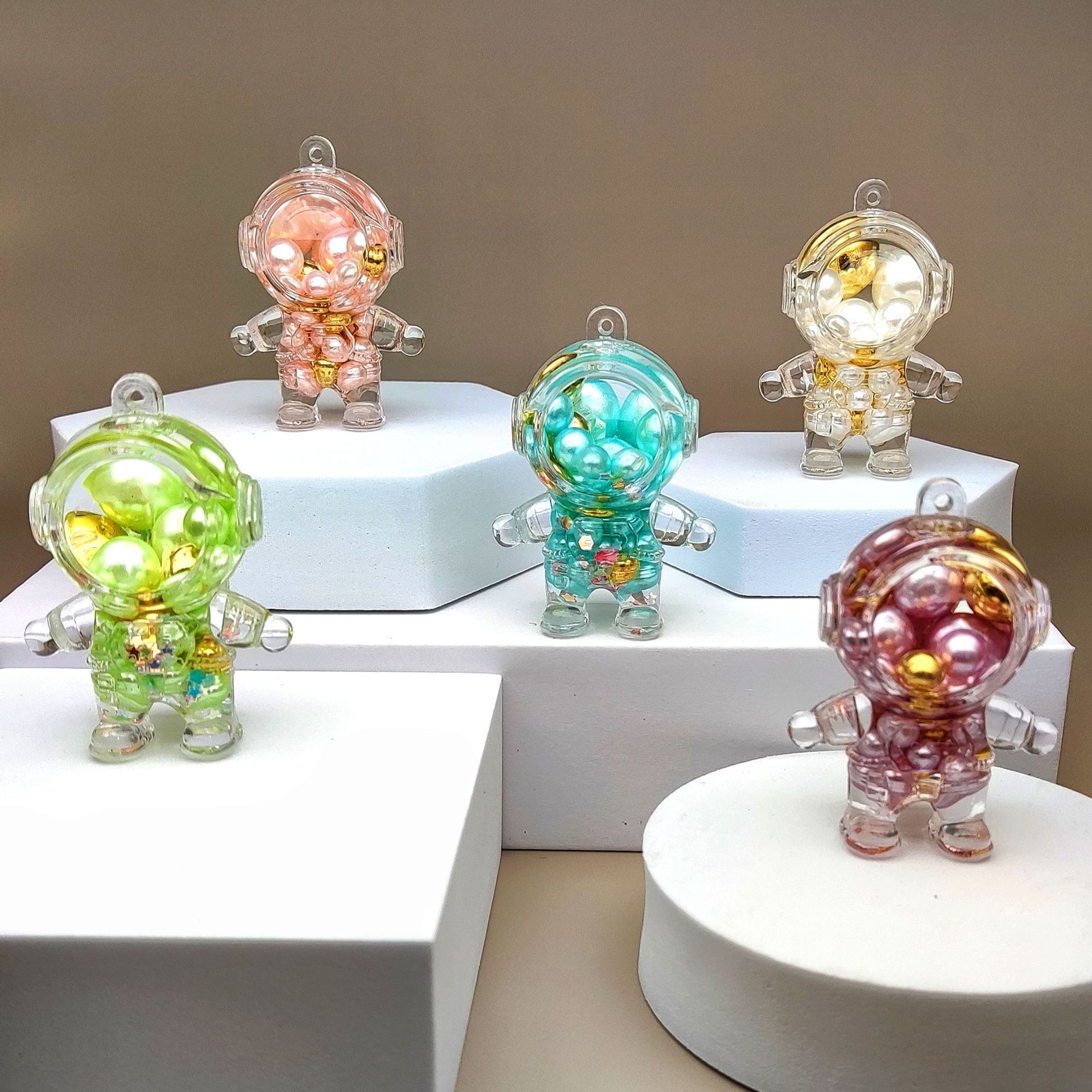 Creative acrylic oil-impregnated sand bottle, colorful bead backpack, astronaut keychain, car accessories, desktop ornaments pic 1