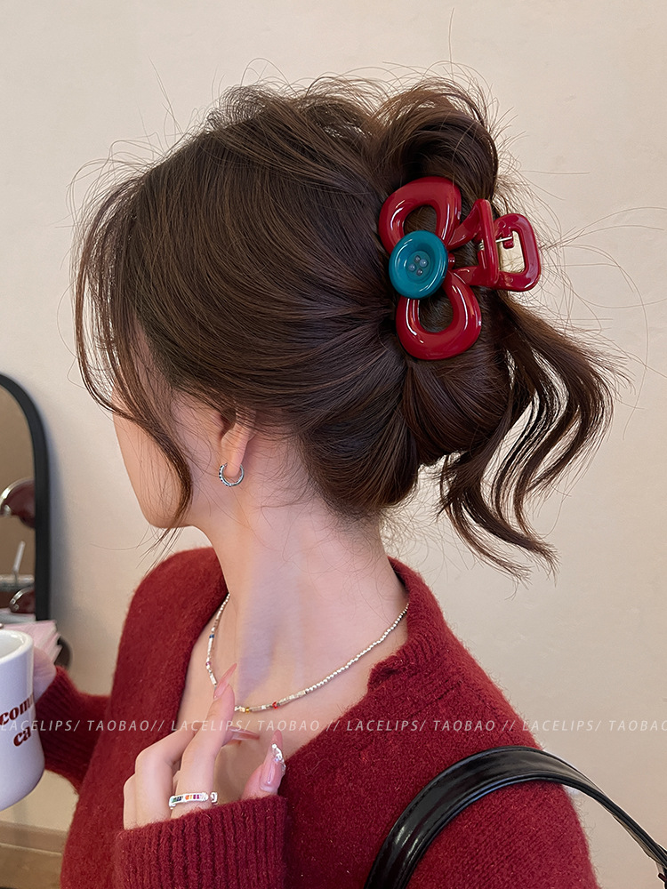 Retro red bow button grabber with a high-end and niche design. The contrasting color shark clip is a fashionable and versatile hair accessory pic 21