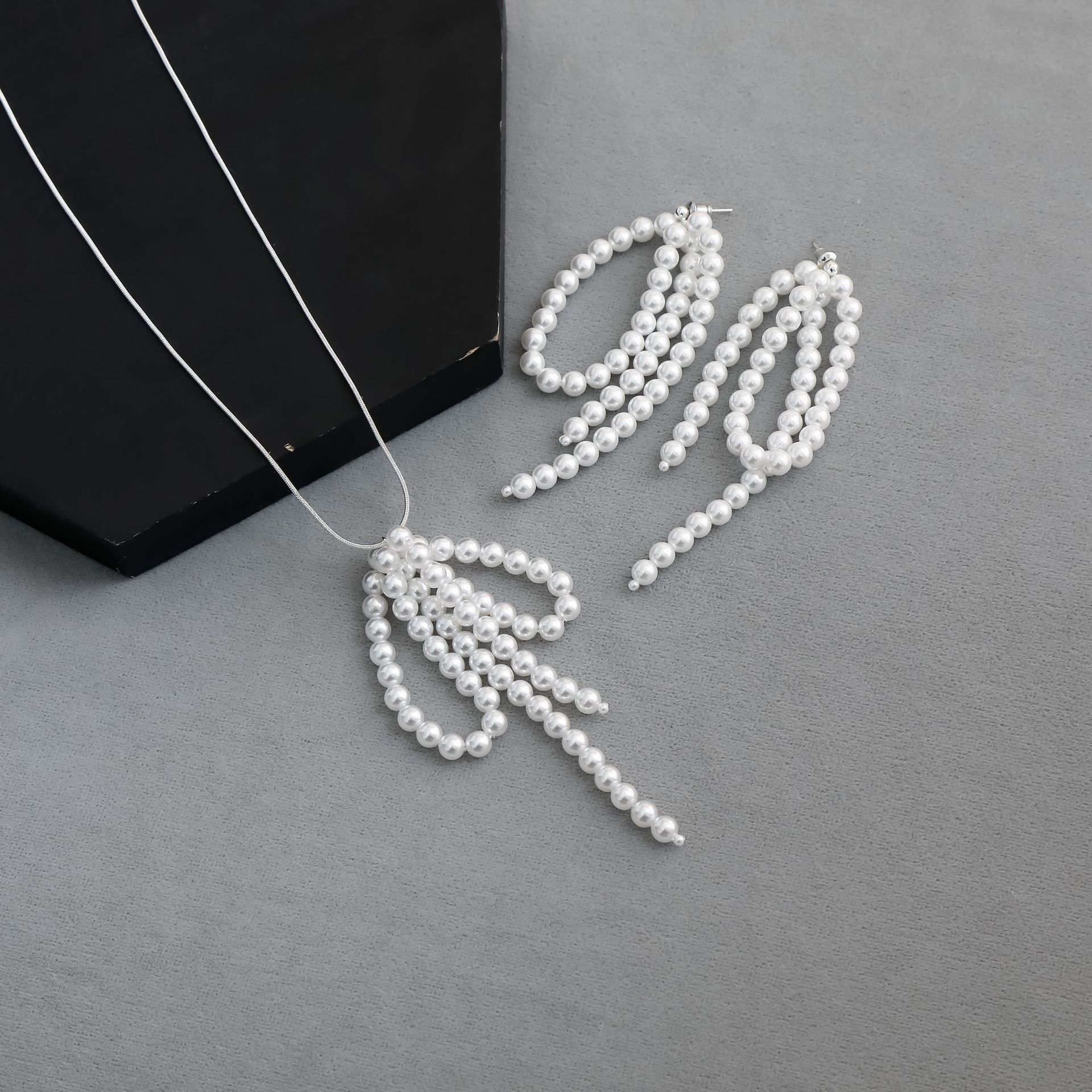 MOND韩版珍珠蝴蝶项链轻奢小众简洁法式流苏珍珠蝴蝶结耳钉锁骨链详情5