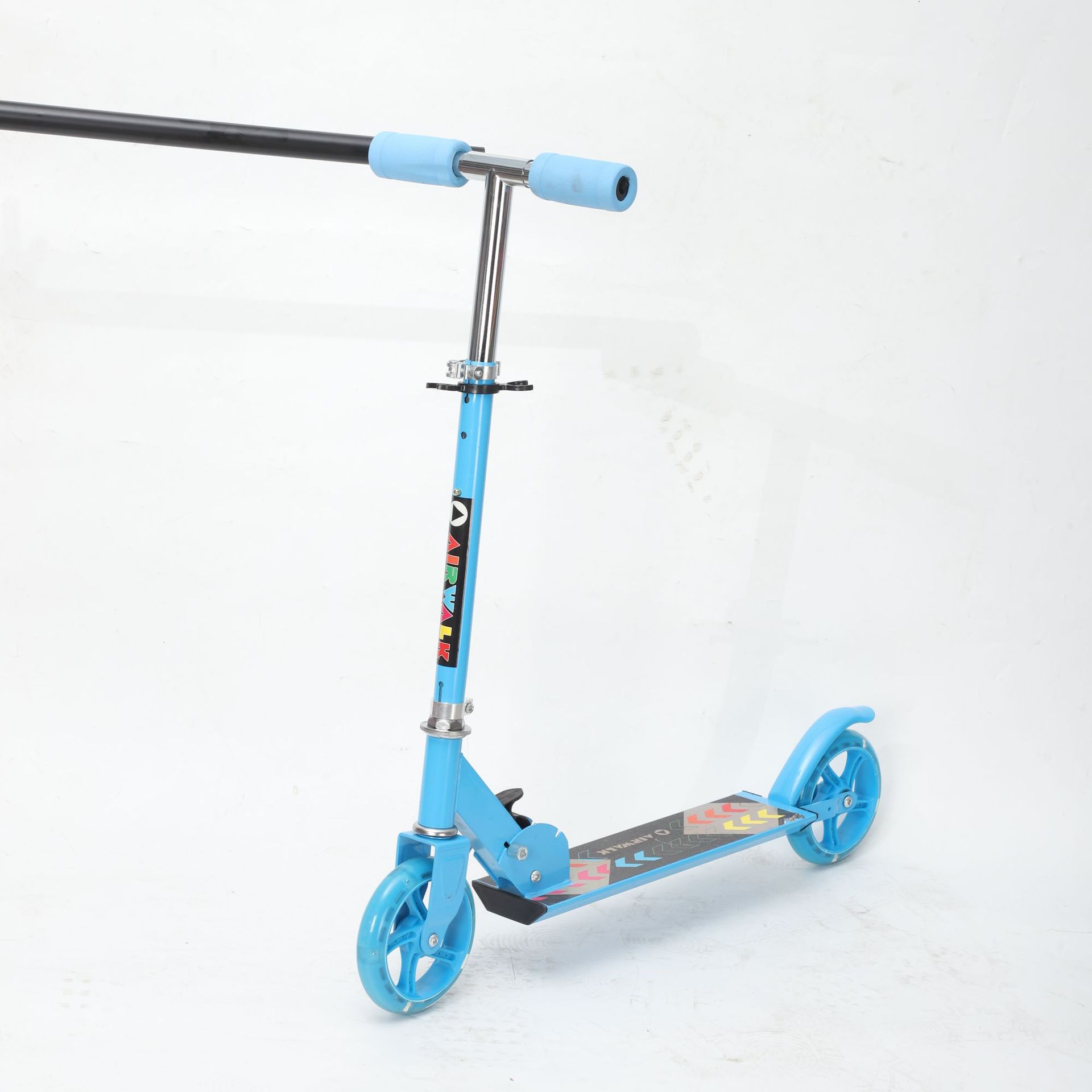 儿童滑板车PVC闪轮三挡高度可调节前置螺旋减震防滑手柄滑行车详情2