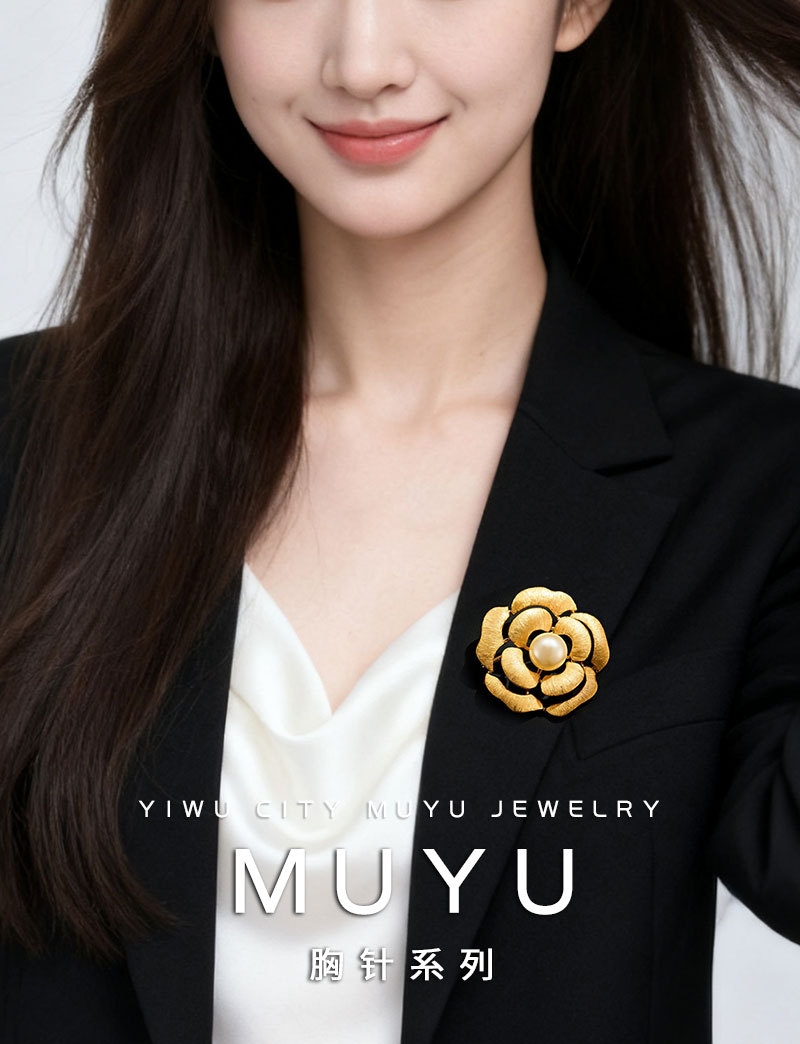 Original design, light luxury, retro gold brushed camellia brooch, fashionable and high-end suit jacket accessory pin pic 11