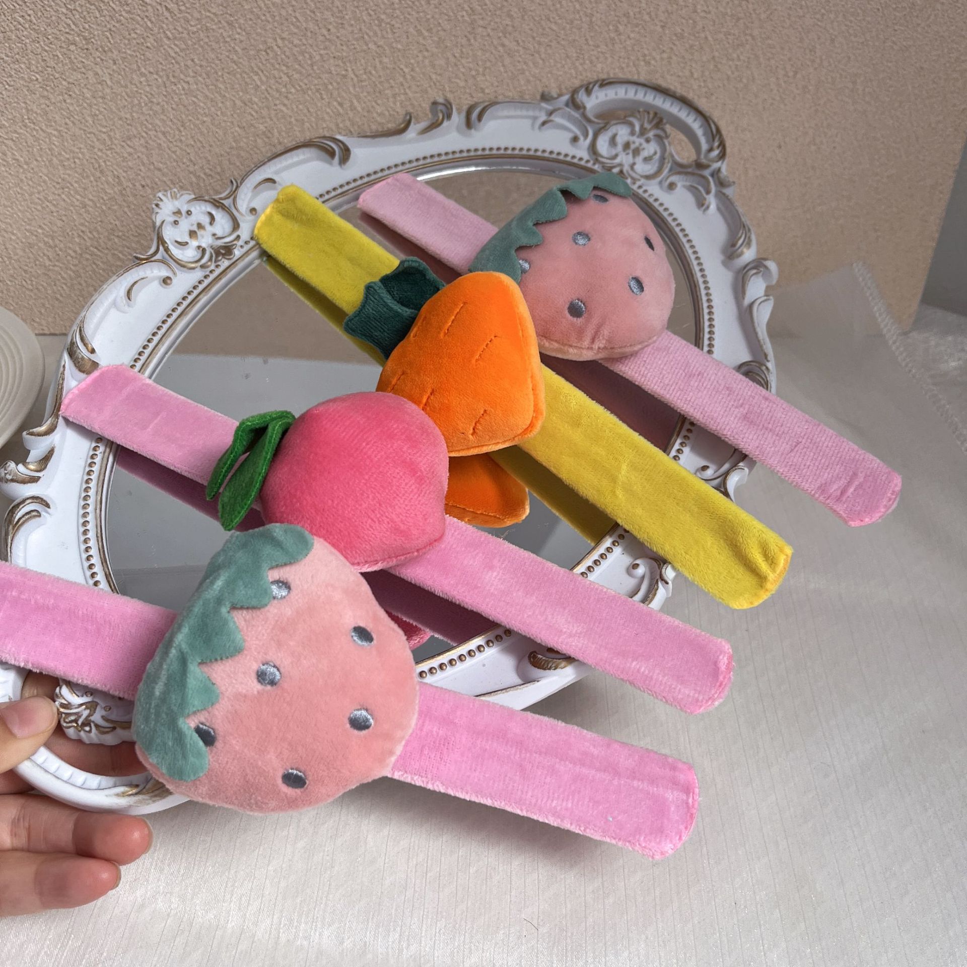 海跃饰品儿童毛绒卡通啪啪圈多种卡通可爱动物手腕创意毛绒拍拍圈详情7