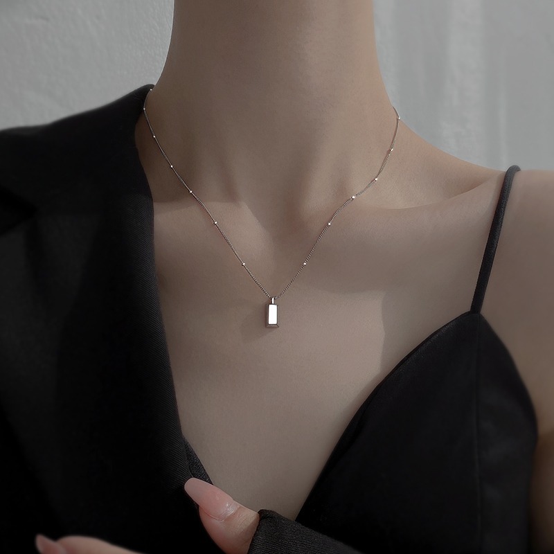 Geometric rectangular small gold brick necklace, a niche collarbone chain for women, a popular beaded chain, titanium steel brick pendant and accessory pic 3
