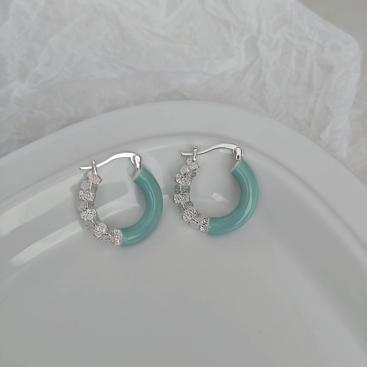 Niche ins minimalist colored drip glaze dopamine earrings, gentle and creamy C-shaped blue large circle ear rings for round faces pic 73