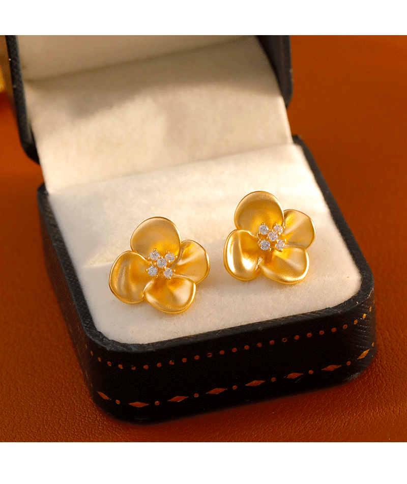 Hyacinth retro Hong Kong-style three-dimensional zirconia flower earrings, niche design sense, light luxury stud earrings, fashionable and elegant, round face earrings, copper-plated matte gold pic 6