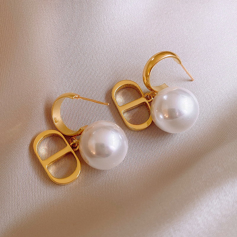 银针人造珍珠款猪鼻子耳钉简约时尚百搭耳环法式复古高级感耳饰女详情7