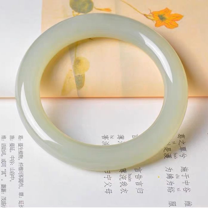 外蒙料青白玉 胖圆条 晴水女士手镯和田青玉女款仙女圆条新款玉镯详情9