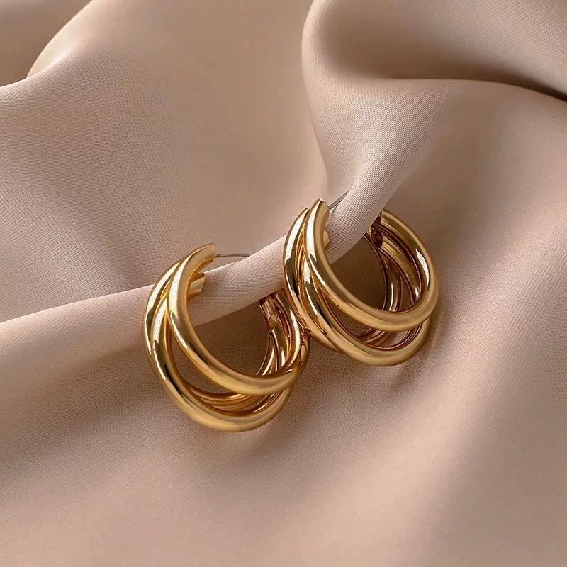 Retro geometric metal earrings for women, 2024 new trendy stud earrings, with a niche feel and a simple golden style pic 8