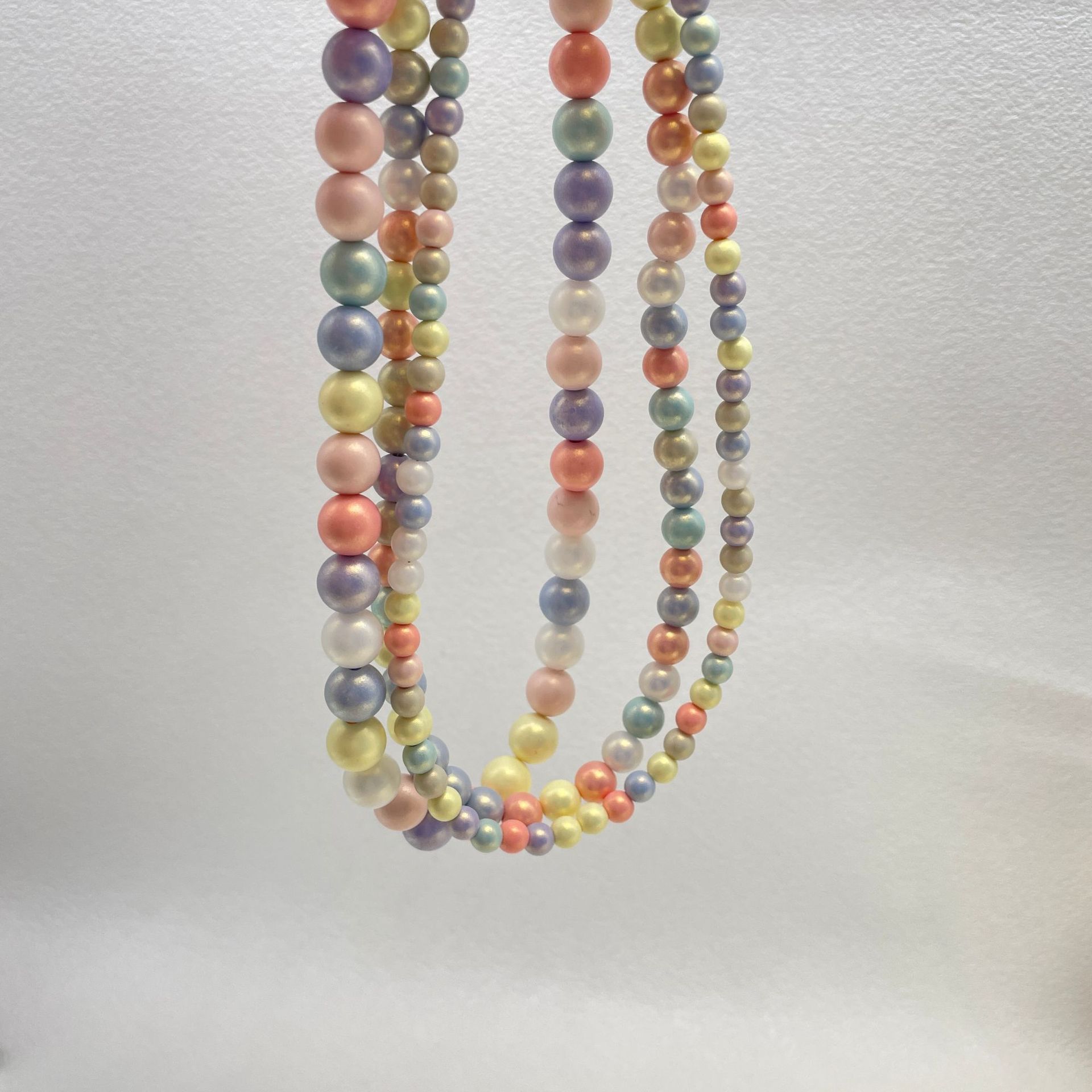 Colorful dopamine pearlescent beaded necklace, a unique design for women, candy color, sweet and high-end, vacation-style necklace pic 2
