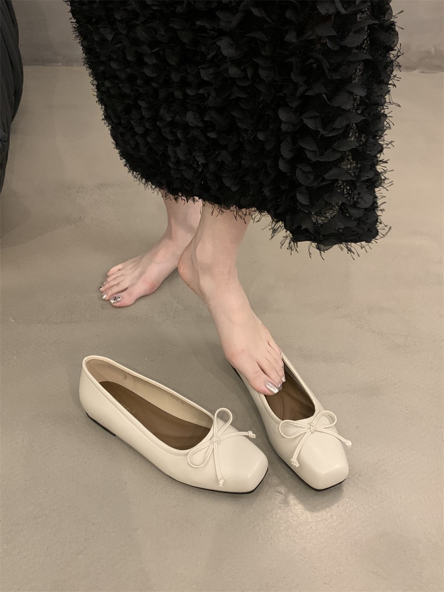 Silver single shoe with a shallow bow, a new French gentle evening style flat ladle for women in the spring of 2025 pic 2