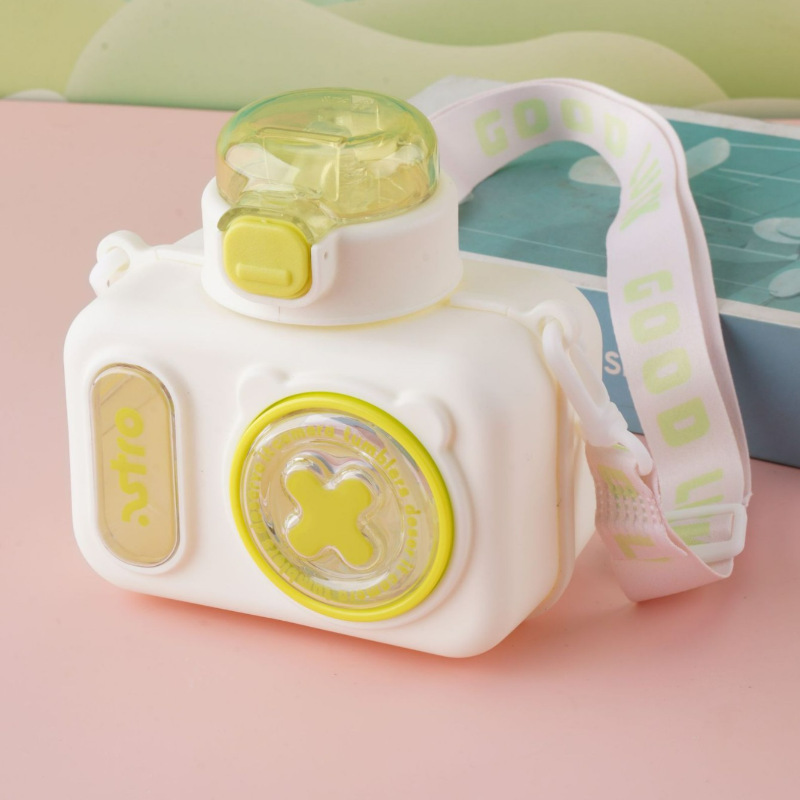 相机水杯夏季儿童高颜值可爱防摔耐高温塑料吸管杯子斜跨玩具杯子详情17