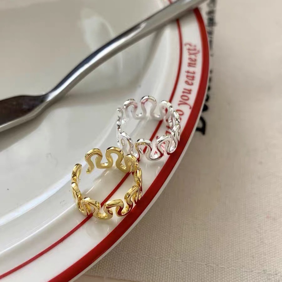 The entire s925 sterling silver wavy ring is unique and stylish for women, versatile for commuting, and features a simple line design with an open ring pic 2