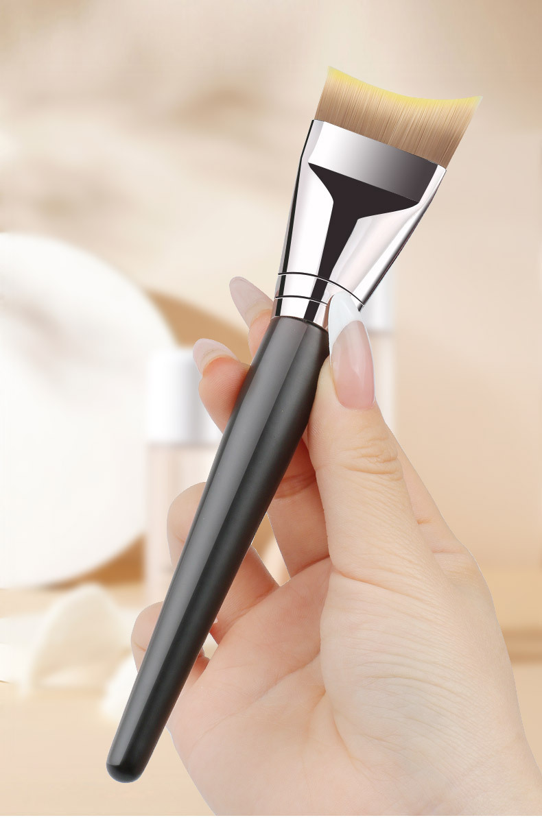 月牙一字粉底刷超薄无痕不吃粉斜角弧形扁头鱼尾遮瑕粉底液化妆刷详情9