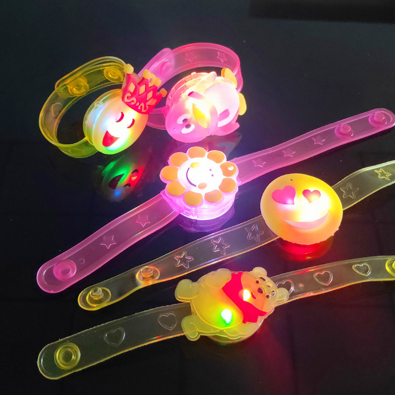 六一爆款夜市地摊电子发光小玩具儿童卡通手环创意闪光手腕手表带详情7