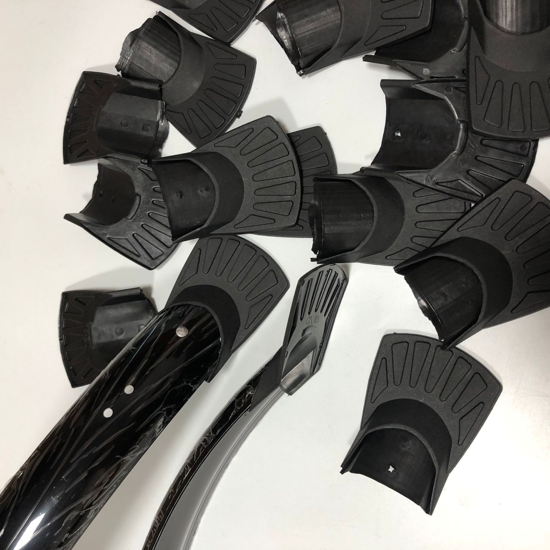 Factory direct sales of bicycle parts plastic mudguards and fishtails, 87 black bicycle rain plate fishtail parts pic 3