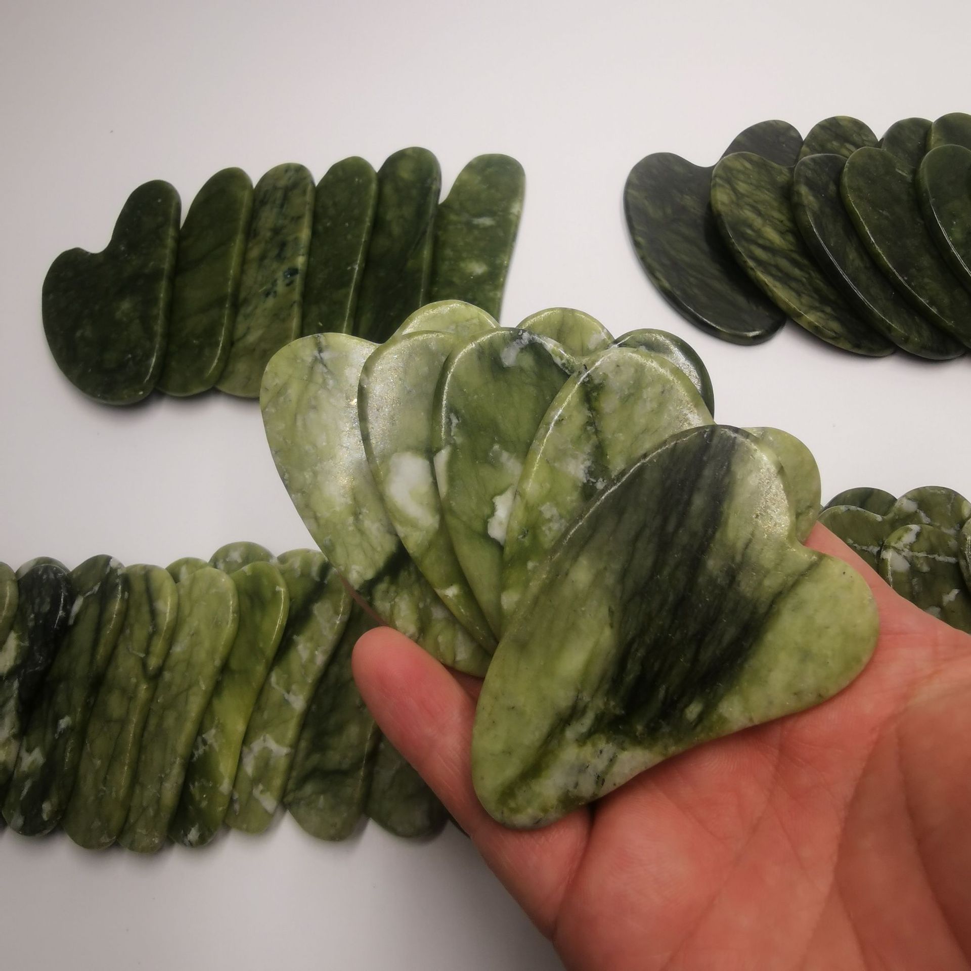 人工打磨天然岫玉心型薄板玉石刮痧板脸部按摩刮痧按摩器厂家logo跨境详情14