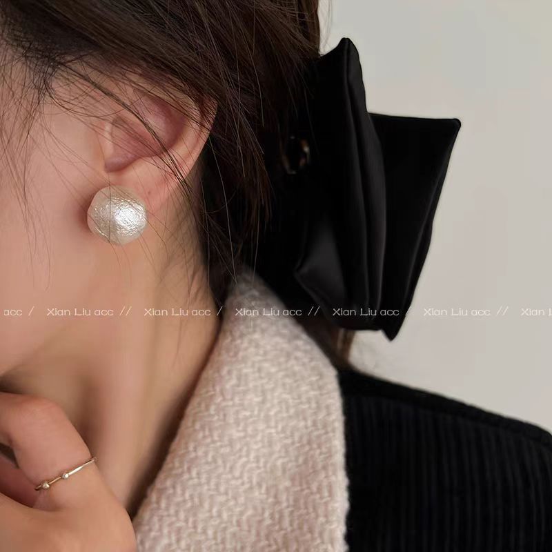 Ear clip without ear holes ~ Versatile, simple for daily commuting, light luxury, niche, high-end, retro style ear clip earrings pic 4