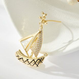 Original design natural mother-of-pearl star raindrop brooch, fashionable, light luxury, dynamic design, delicate and versatile brooch pic 5