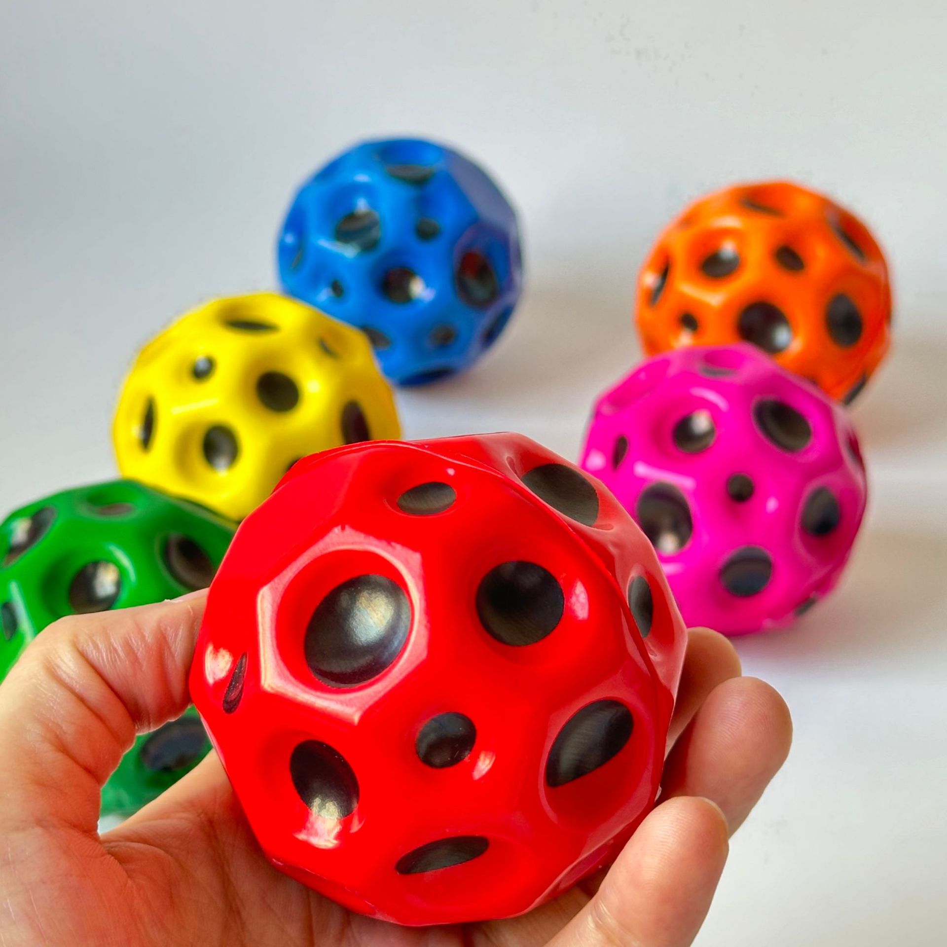 PU7cm反重力月球石弹力球儿童高弹蹦蹦球休闲运动玩具洞洞球详情1