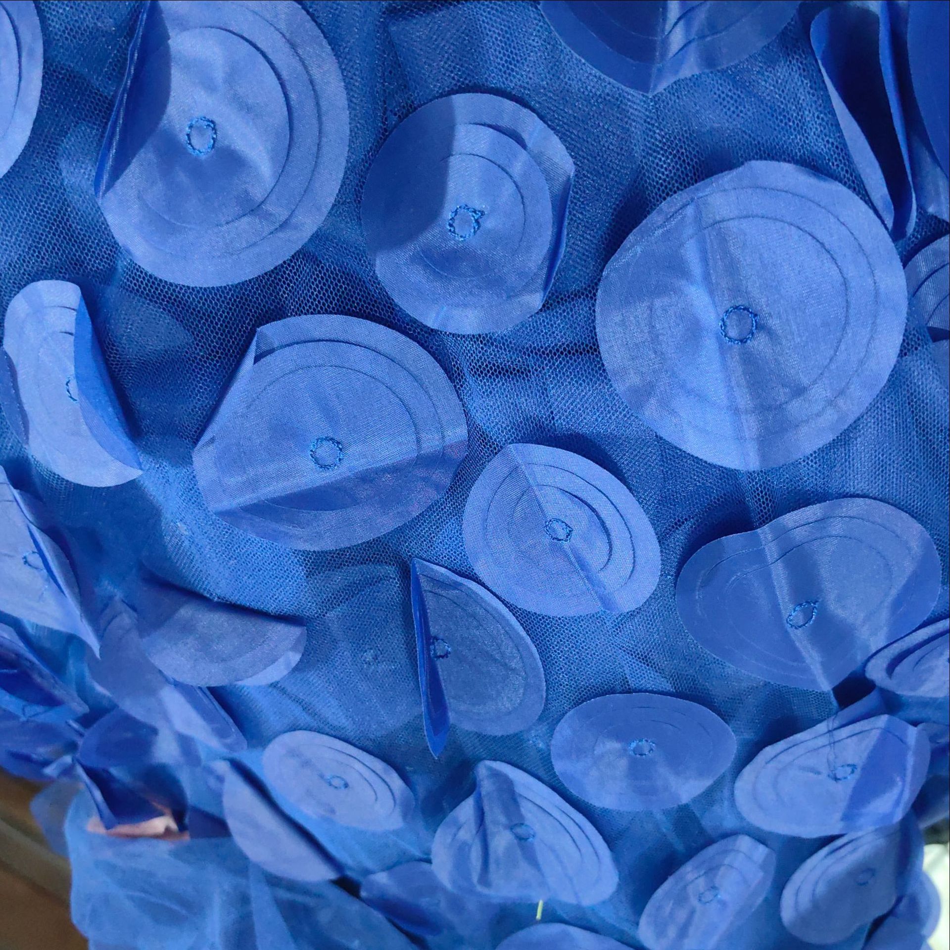 欧洲站激光立体刺绣面料多色网纱圆圈绣花布时尚女装连衣裙面料详情27