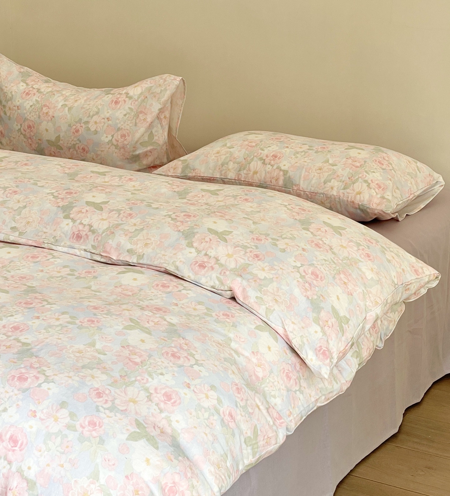 A set of three or four pieces with fresh small floral print double-layer yarn, pure cotton soft naked sleeping quilt cover and cartoon bedding pic 95