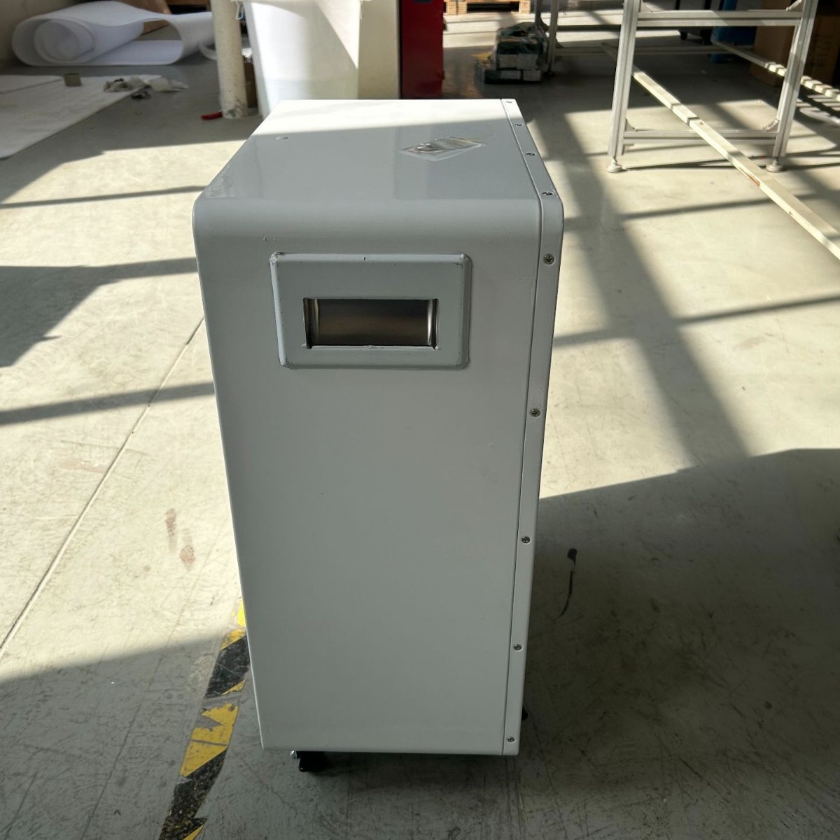 Cross-border foreign trade white floor-standing photovoltaic energy storage battery 25.6V300Ah lithium iron phosphate 7.5 KWH power supply equipment pic 4