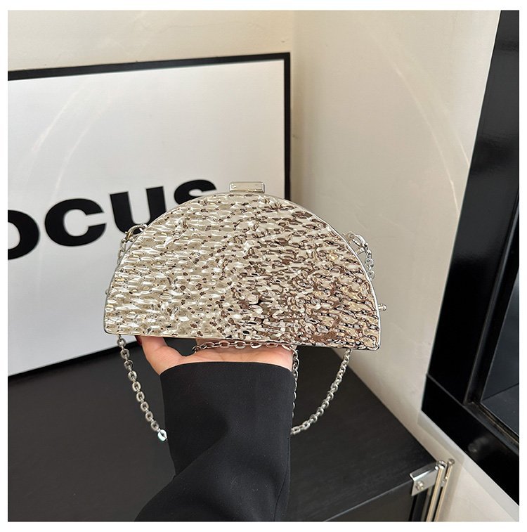 晚宴包金属2024夏季新款盒子女包链条单肩斜挎包褶皱跨镜女手机包详情31