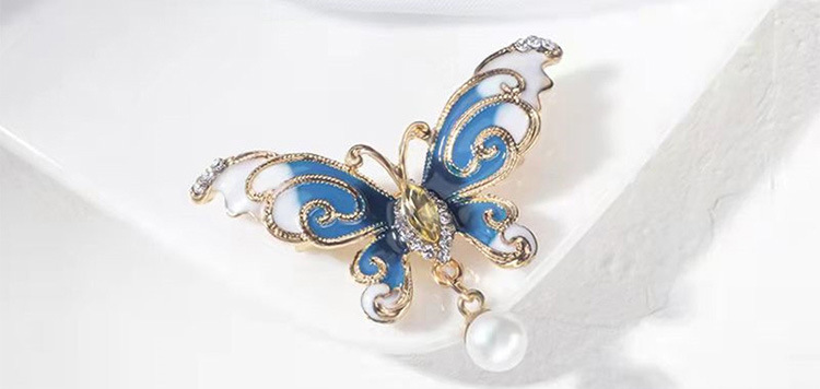 Butterfly brooch, high-end and elegant, high appearance level, cardigan, niche design sense, sweater, suit, versatile, retro brooch wholesale pic 22