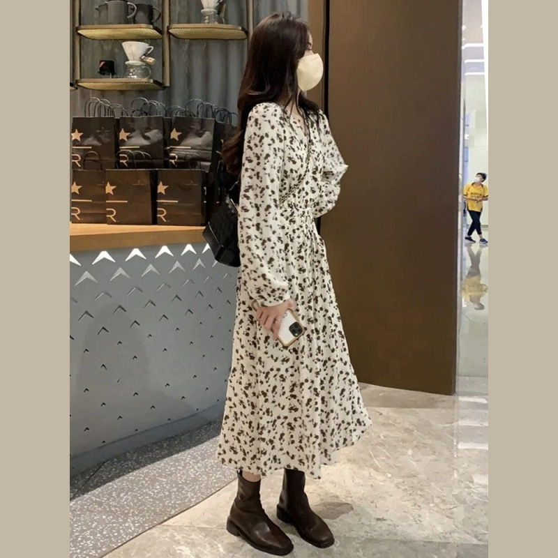 温柔风碎花V领连衣裙女春夏2025新款长款过膝高腰气质长袖A字裙子详情20