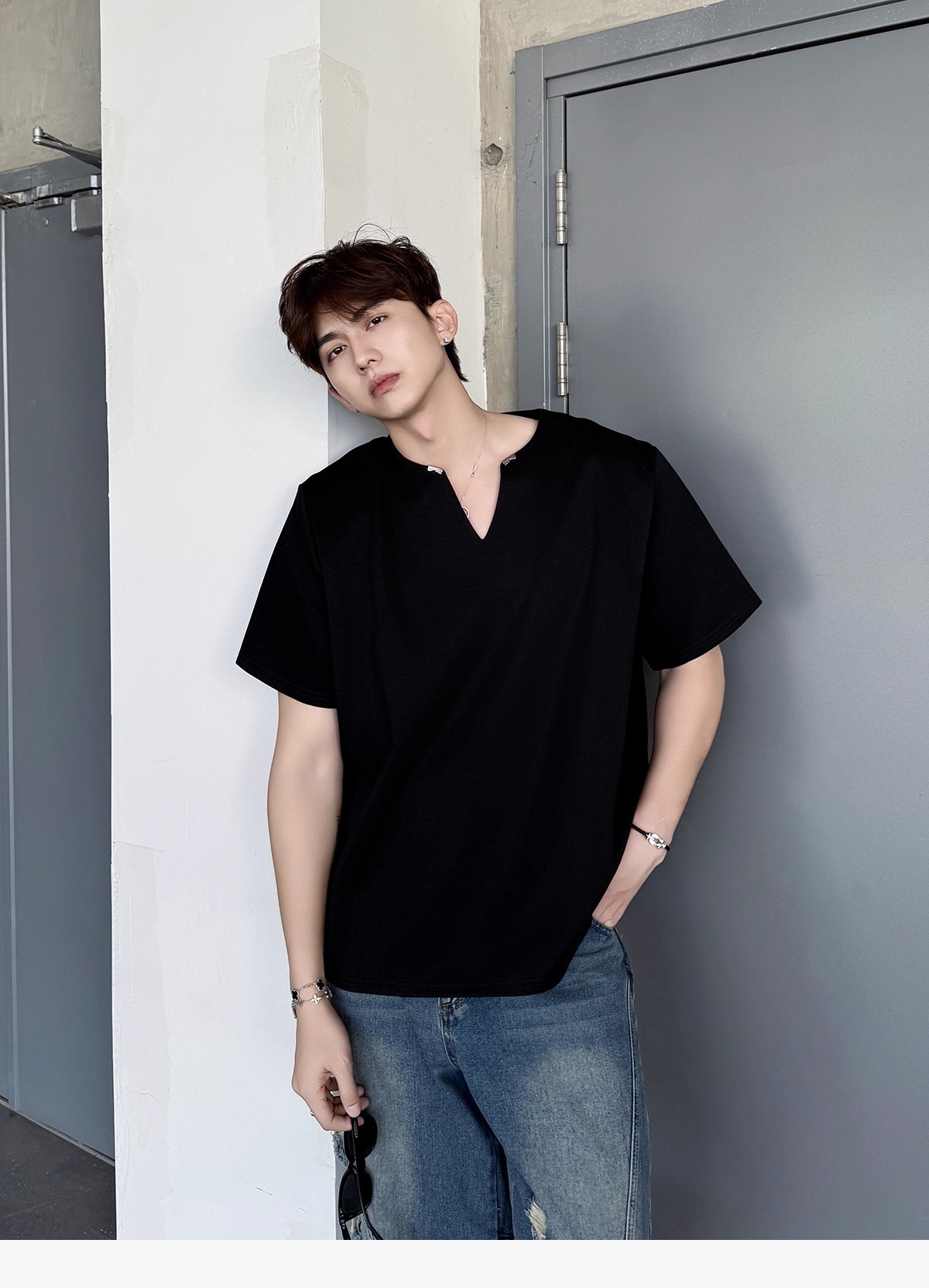 Customized V-neck metal buckle loose short T-shirts from Henry in Suriname, Bolivia, based on your provided samples. Super Factory pic 7