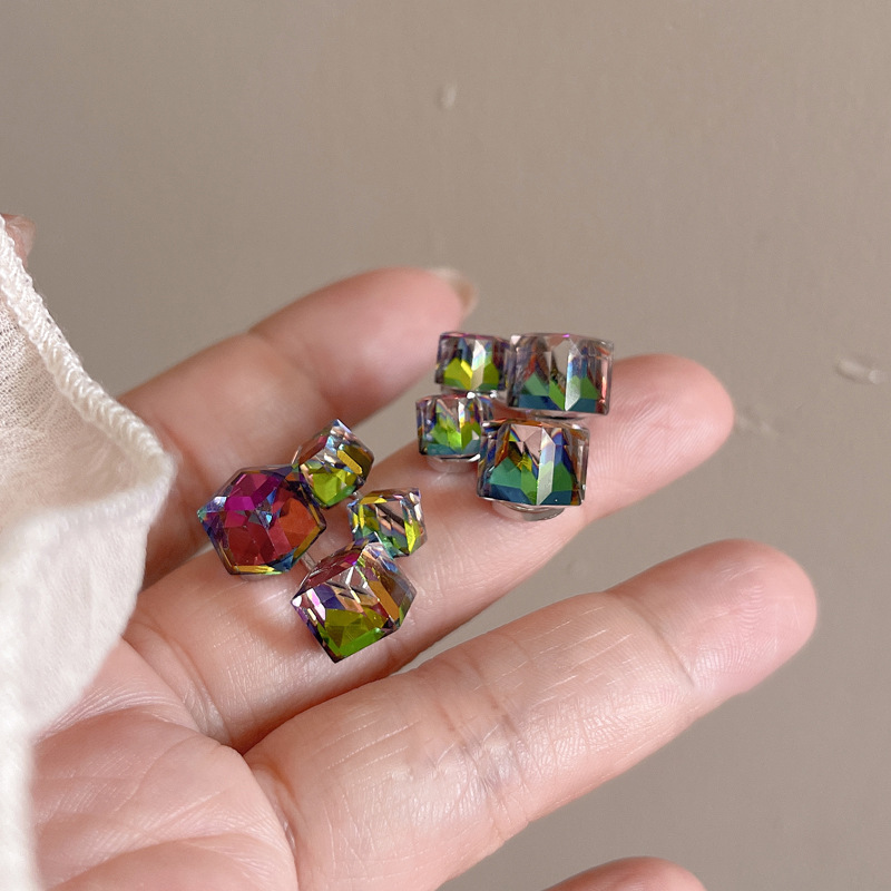 Sweet and cool style three-dimensional cube sugar irion-dollar ear studs, high-end design for women, niche fashion, gentle temperament, wholesale of earrings pic 11