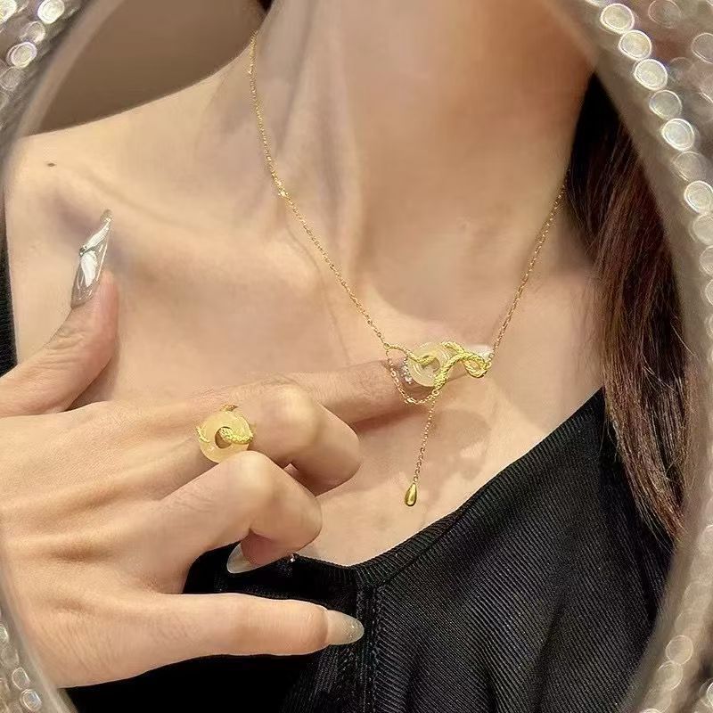 蛇项链女复古精致黄金色灵蛇平安扣吊坠小众设计 感气质锁骨链详情1