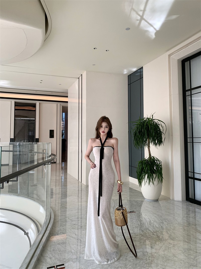 设计感度假白月光黑白撞色包臀一字肩绝美性感修身挂脖抹胸连衣裙详情4