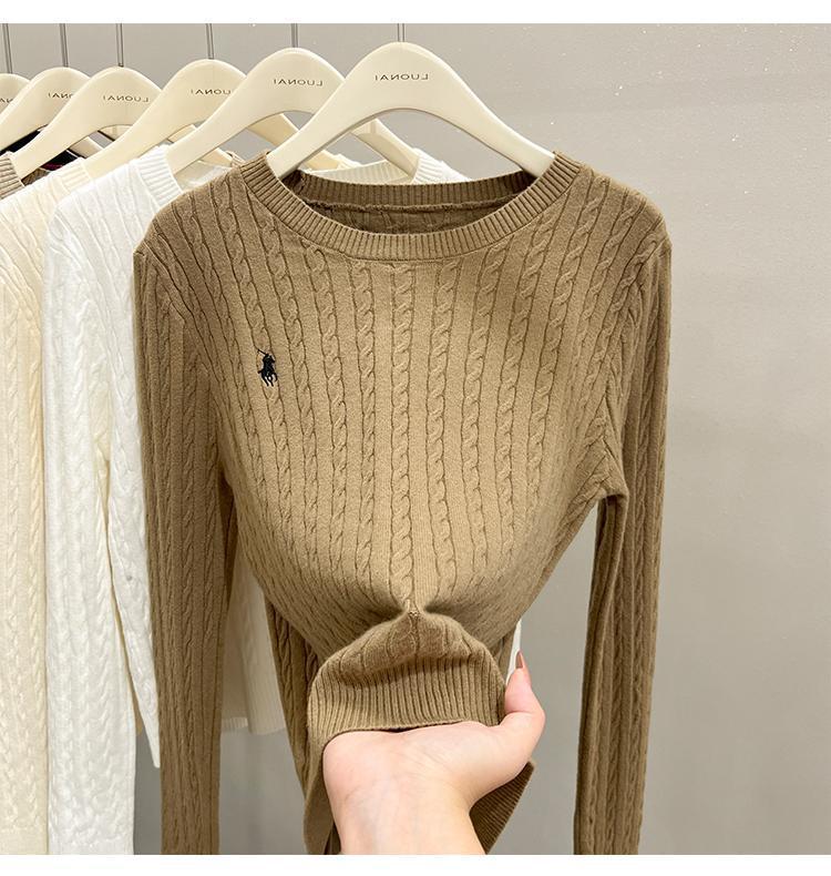 A loose embroidered knitted base layer for women can be paired with a new autumn and winter stylish long-sleeved white sweater with a twist pattern pic 21