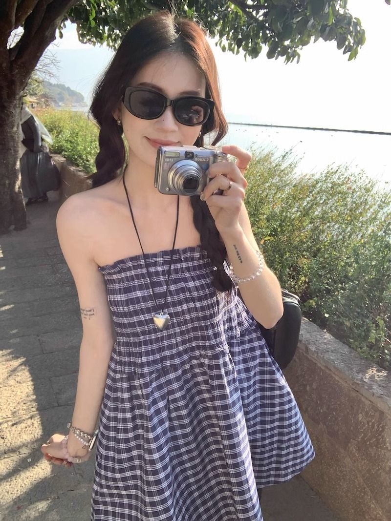 a two-piece blue checkered skirt for women with a French summer style, a strapless vest dress and an A-line umbrella skirt pic 7