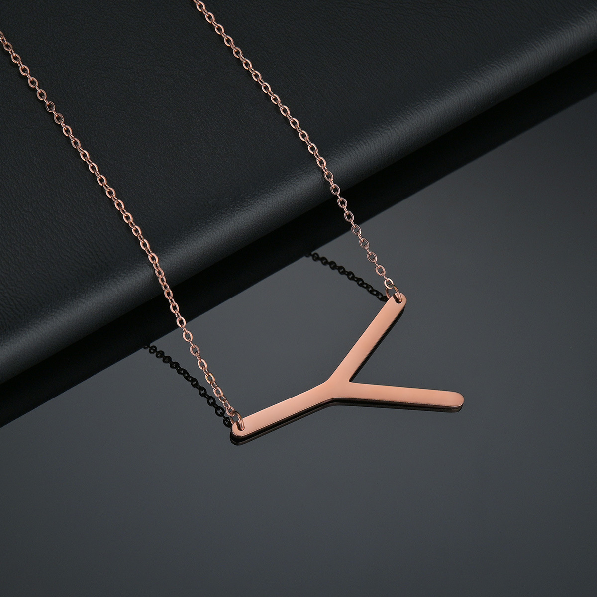 A popular cross-border supply of 26 English large letter necklaces for fashionable couple pendants in Europe and America, with one-piece consignment pic 12