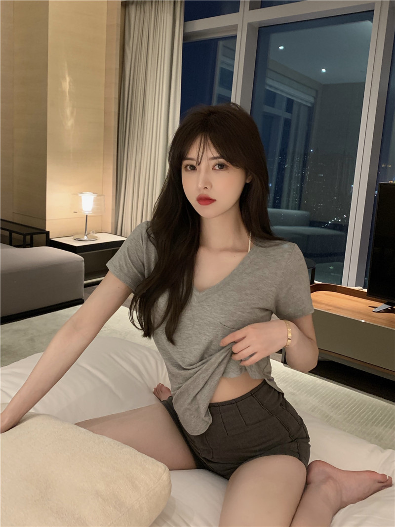 T恤女2024夏季新款v领设计感内搭打底衫不规则辣妹欲风短袖上衣详情12