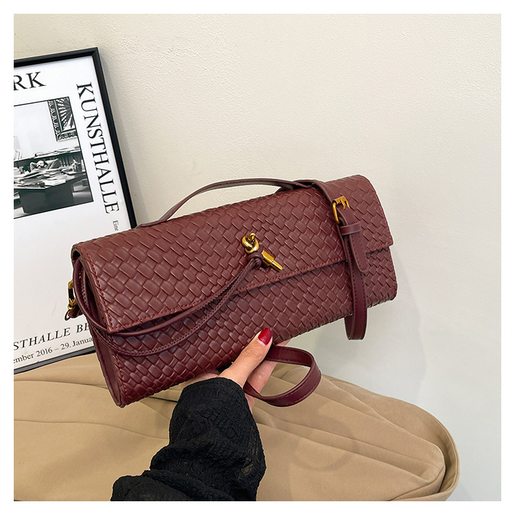 A new cross-border woven pattern single-shoulder crossbody bag with a retro texture, a hand-held baguette bag, and a versatile and elegant evening clutch pic 15