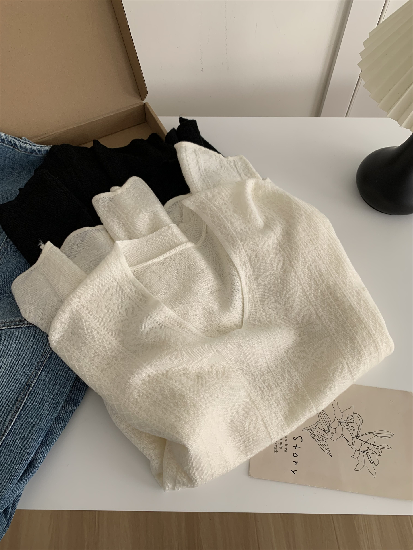 Gentle vintage wool blend beige lace V-neck T-shirt for women, wavy hem knitted base layer pic 14