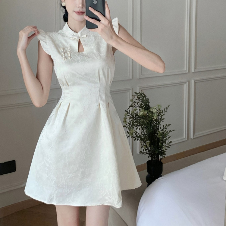 A new Chinese-style improved version of a high-end cheongsam dress and short skirt with a touch of elegance and charm pic 3