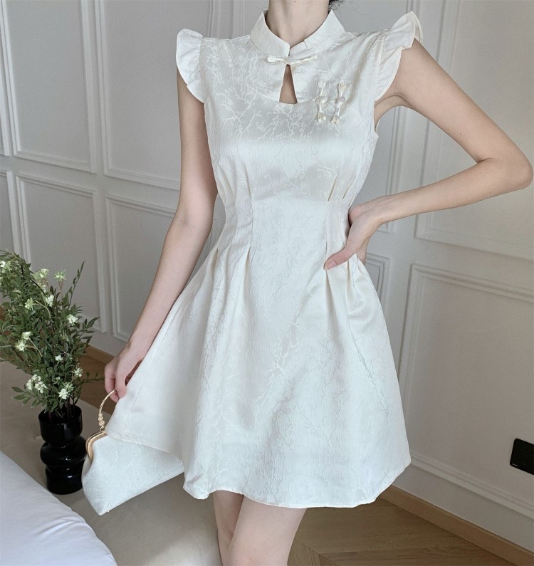 A new Chinese-style improved version of a high-end cheongsam dress and short skirt with a touch of elegance and charm pic 11