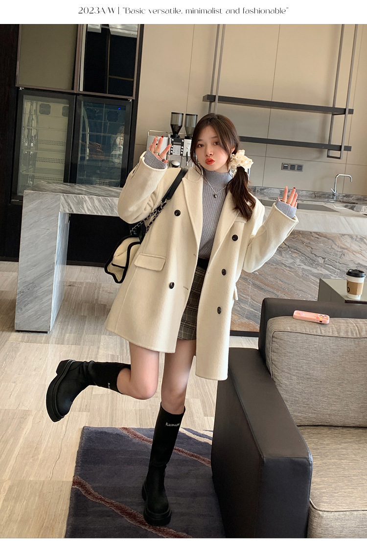 For women in winter, add a thick one-piece fleece jacket. For autumn and winter, pair it with a semi-high neck knitted base layer and a white warm top pic 22