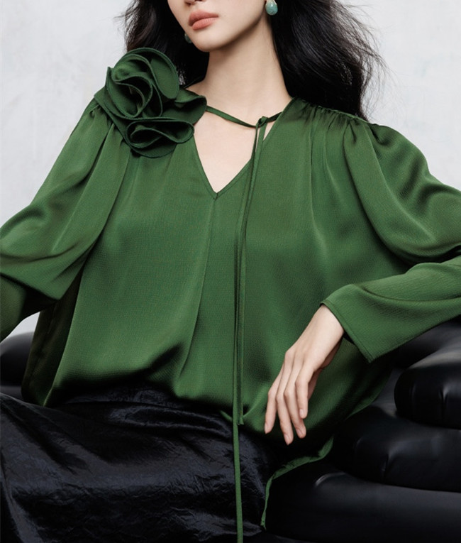 上新珍珠缎真丝光泽感泡泡肌理缎可拆卸手工立体玫瑰花宽松衬衫女详情14