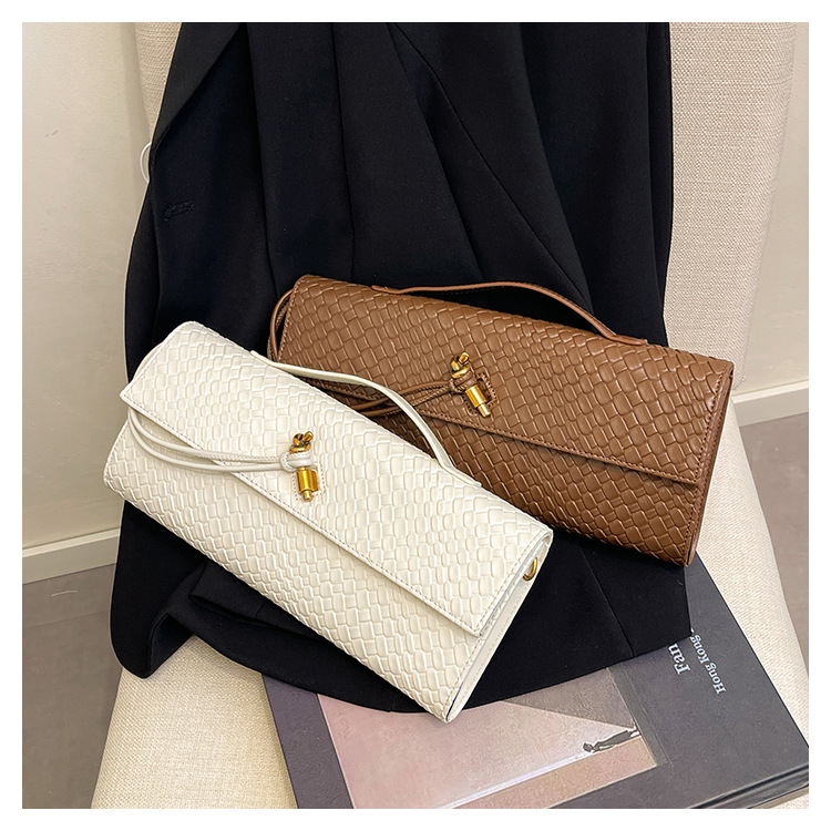 A new cross-border woven pattern single-shoulder crossbody bag with a retro texture, a hand-held baguette bag, and a versatile and elegant evening clutch pic 20