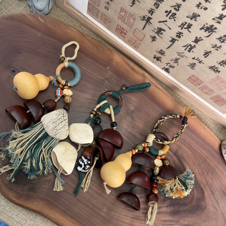 New Chinese-style natural full-wish seed string, Bodhi fruit shell wrapped pendant, keychain woven, retro ethnic style pic 2