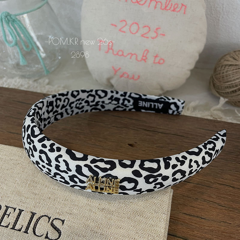 Christmas style phoenix crown and red robe headband headwear. The headband material is fashionable and versatile. The headband accessory is a novel design for girls and adults pic 8
