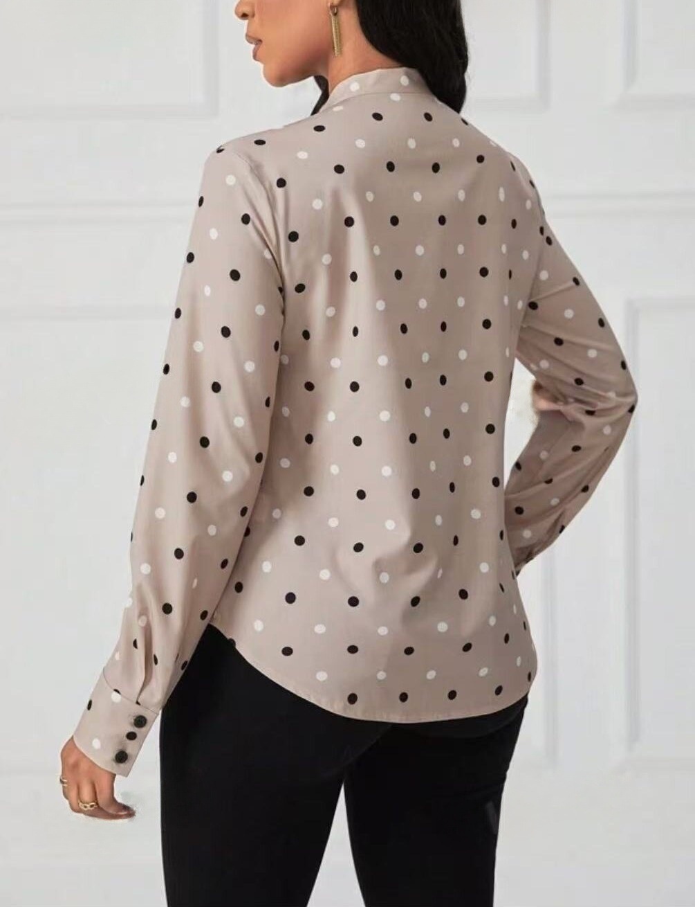 The 2025 autumn new AliExpress, eBay and Amazon V-neck, polka dot tie, stylish and elegant loose top from Europe and America pic 3