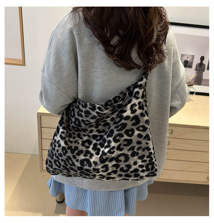 Leopard print canvas bag for women, 2024 new style, trendy Korean college style tote bag, casual large-capacity hand-held shoulder bag pic 37