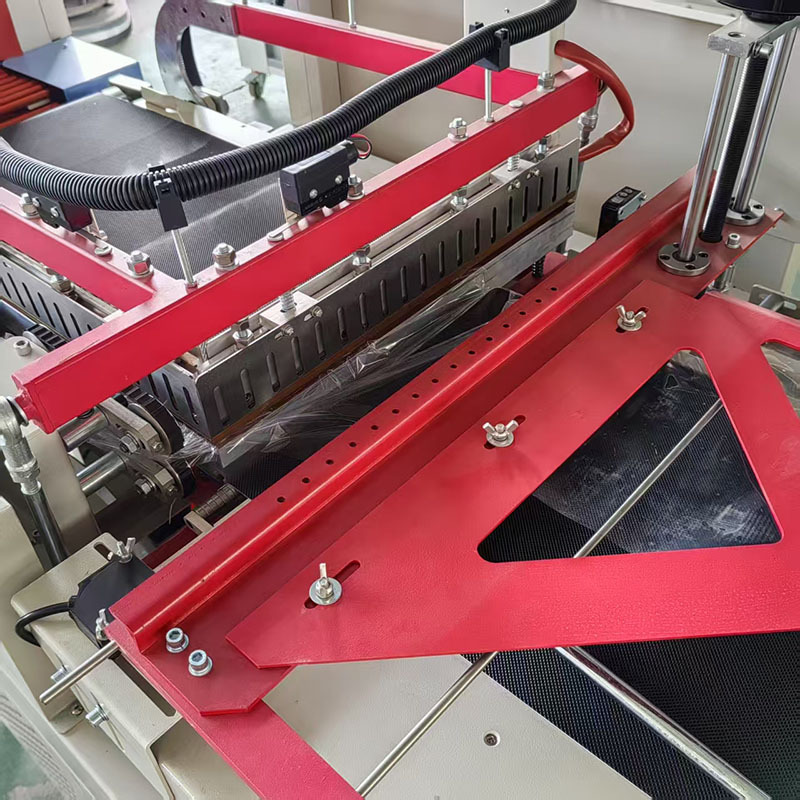 Fully automatic heat shrink film packaging machine, L-shaped sealing and cutting machine, egg tray POf film automatic packaging and plastic sealing machine pic 3